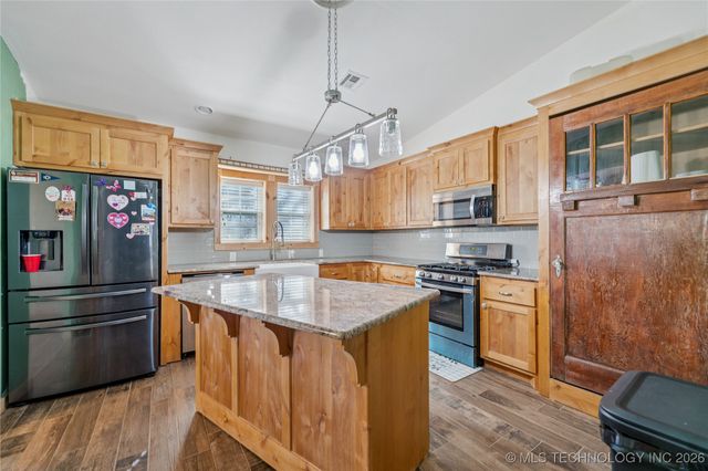 22781 S 490 Road, Tahlequah, OK 74464