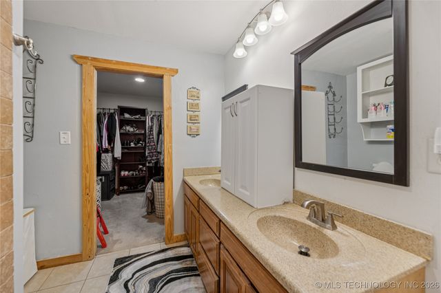 22781 S 490 Road, Tahlequah, OK 74464