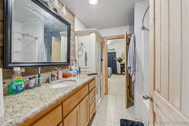 22781 S 490 Road, Tahlequah, OK 74464