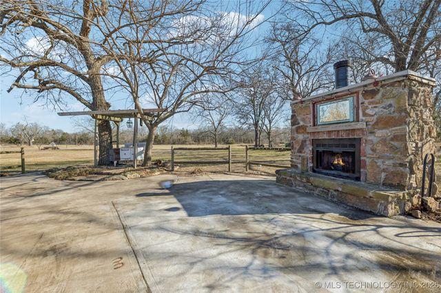 22781 S 490 Road, Tahlequah, OK 74464