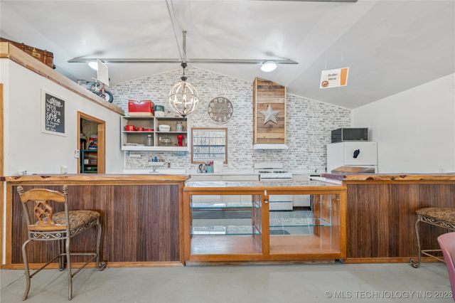 22781 S 490 Road, Tahlequah, OK 74464