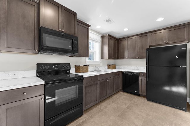 1636 Oak Leaf Street, Charleston, SC 29492