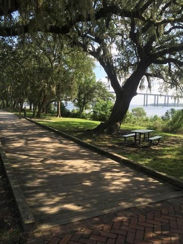 1636 Oak Leaf Street, Charleston, SC 29492