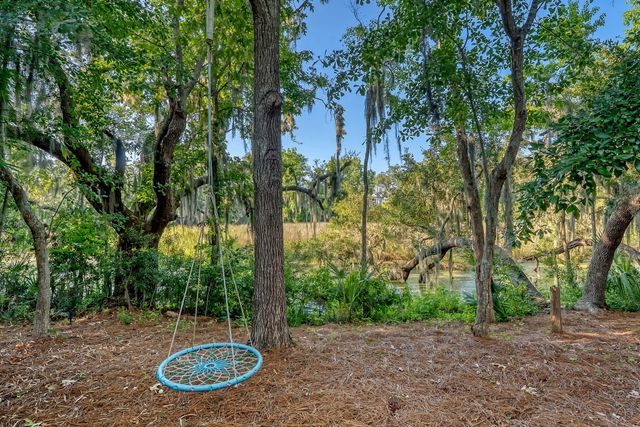 1636 Oak Leaf Street, Charleston, SC 29492