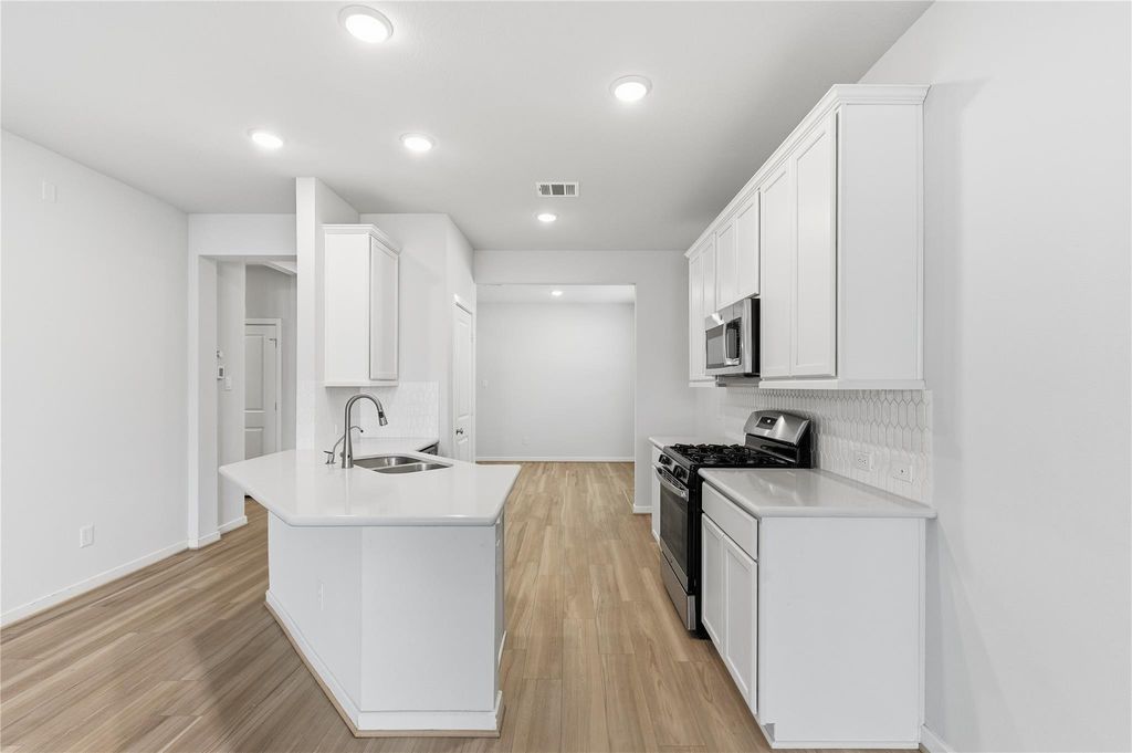 Image 14 of property listing at 7819 Wyndham Harbor Court, Richmond, TX 77407