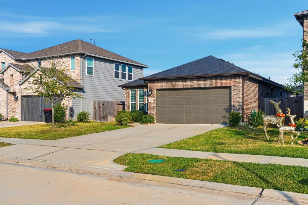 Image 2 of property listing at 7819 Wyndham Harbor Court, Richmond, TX 77407