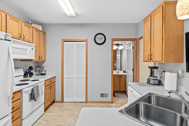 1947 Bluestem Lane, Shoreview, MN 55126