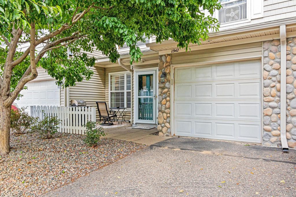 1947 Bluestem Lane, Shoreview, MN 55126