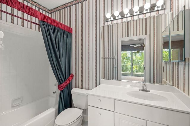 3954 HAMILTON CLUB CIRCLE 14, Sarasota, FL 34242