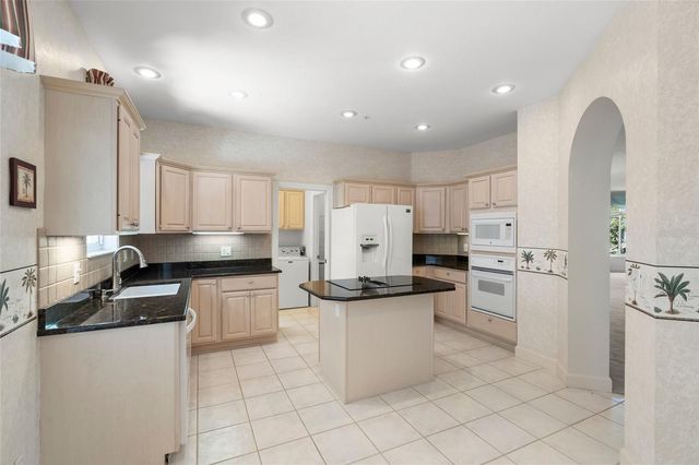 3954 HAMILTON CLUB CIRCLE 14, Sarasota, FL 34242