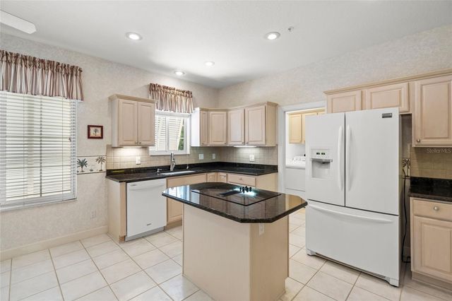 3954 HAMILTON CLUB CIRCLE 14, Sarasota, FL 34242