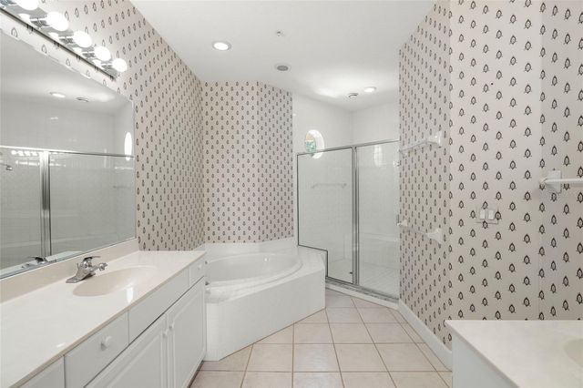 3954 HAMILTON CLUB CIRCLE 14, Sarasota, FL 34242