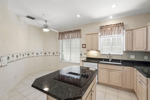 3954 HAMILTON CLUB CIRCLE 14, Sarasota, FL 34242