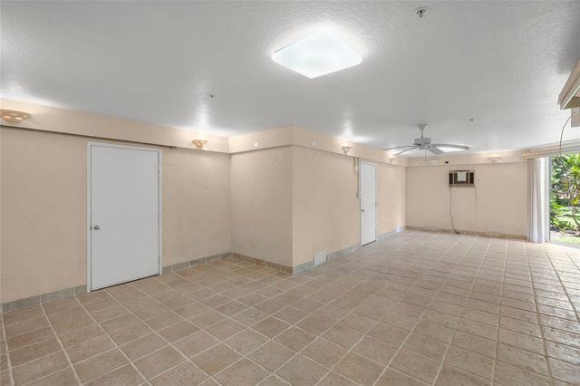 3954 HAMILTON CLUB CIRCLE 14, Sarasota, FL 34242