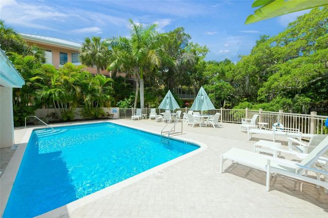 3954 HAMILTON CLUB CIRCLE 14, Sarasota, FL 34242