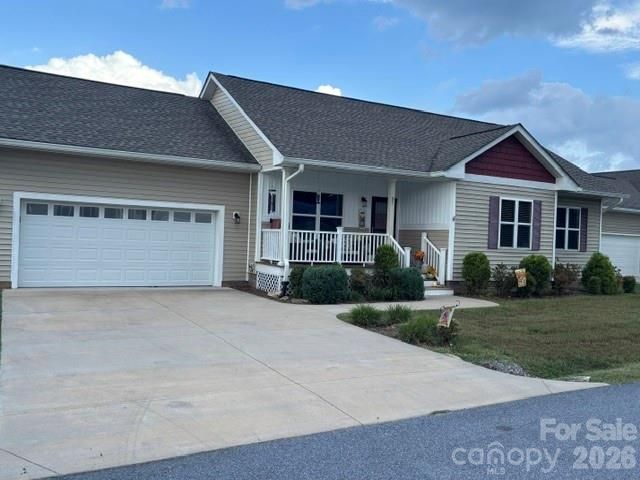 27 Day Lilly Court, Hendersonville, NC 28739