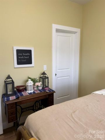 27 Day Lilly Court, Hendersonville, NC 28739