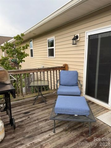 27 Day Lilly Court, Hendersonville, NC 28739