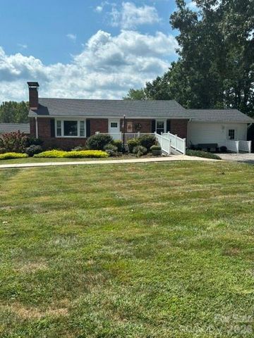 27 Day Lilly Court, Hendersonville, NC 28739