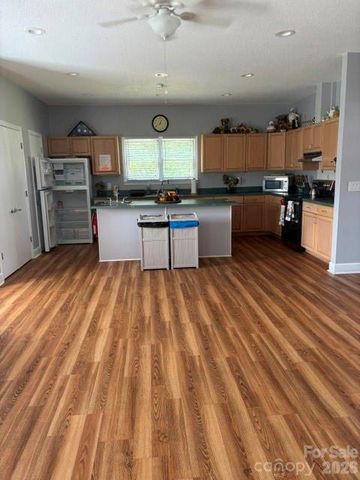 27 Day Lilly Court, Hendersonville, NC 28739