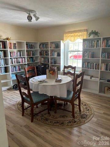 27 Day Lilly Court, Hendersonville, NC 28739