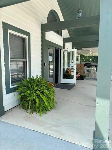 27 Day Lilly Court, Hendersonville, NC 28739