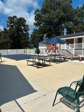 27 Day Lilly Court, Hendersonville, NC 28739