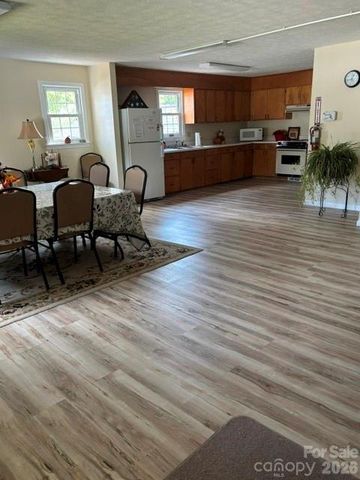 27 Day Lilly Court, Hendersonville, NC 28739