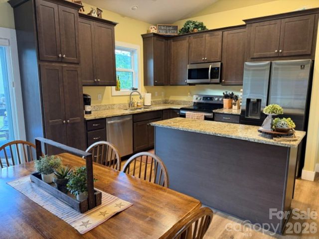 27 Day Lilly Court, Hendersonville, NC 28739