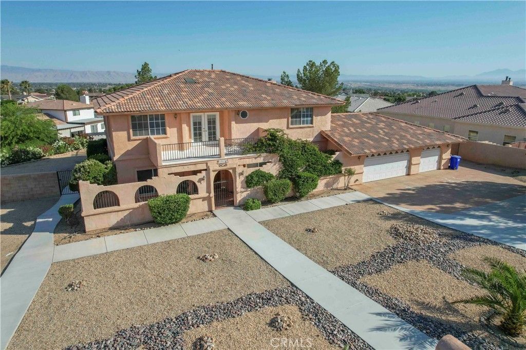 Image 2 of property listing at 18633 Kamana, Apple Valley, CA 92307