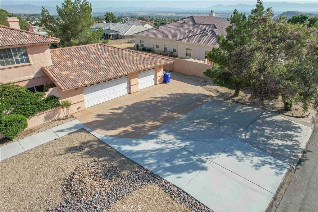 Image 3 of property listing at 18633 Kamana, Apple Valley, CA 92307