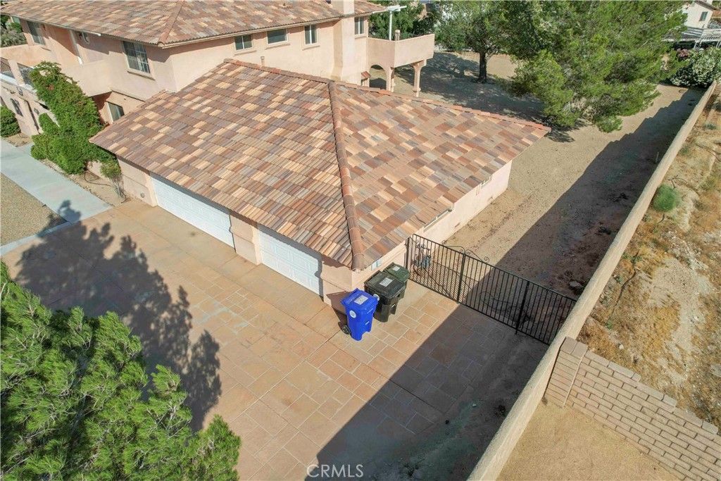 Image 4 of property listing at 18633 Kamana, Apple Valley, CA 92307