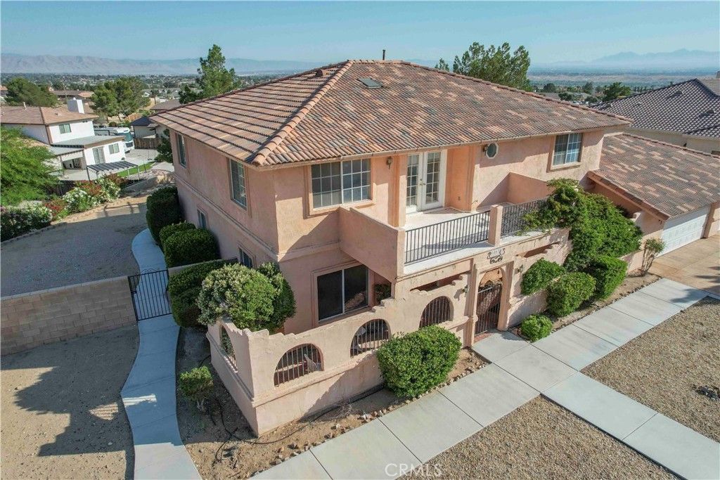 Image 7 of property listing at 18633 Kamana, Apple Valley, CA 92307