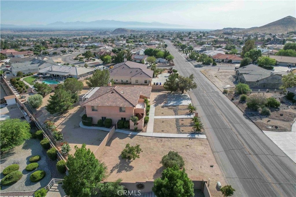 Image 8 of property listing at 18633 Kamana, Apple Valley, CA 92307