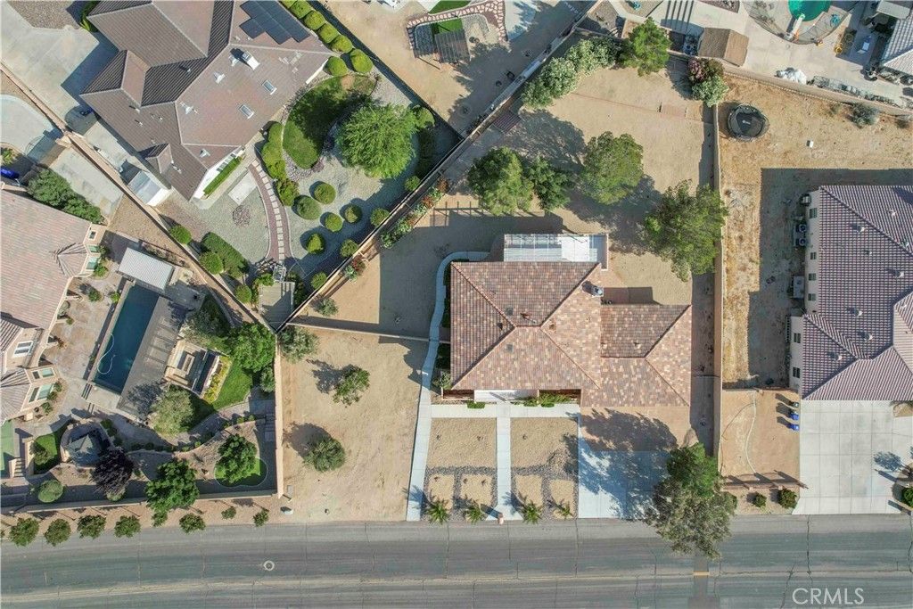 Image 9 of property listing at 18633 Kamana, Apple Valley, CA 92307
