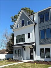 901 Jennings LN, Chesapeake, VA 23322