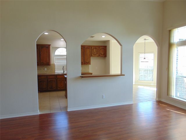 212 Crystal Lake Drive, Desoto, TX 75115