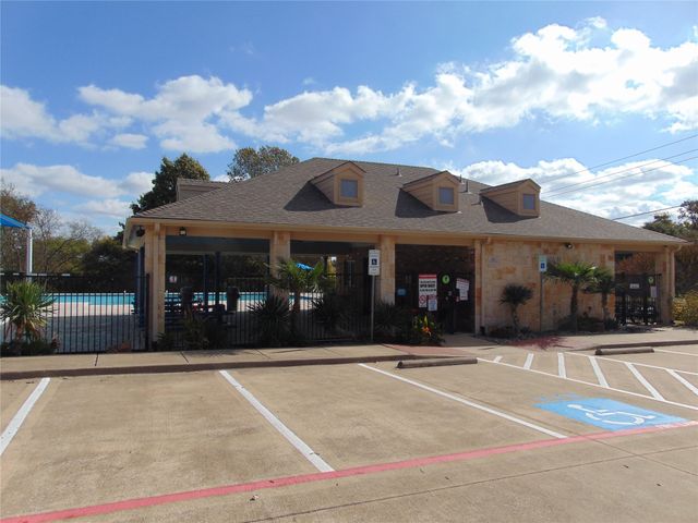 212 Crystal Lake Drive, Desoto, TX 75115