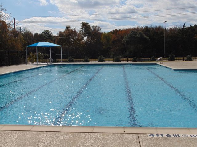 212 Crystal Lake Drive, Desoto, TX 75115