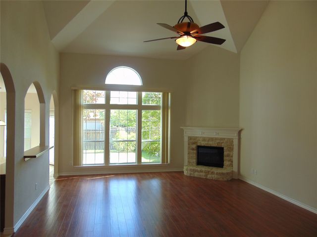 212 Crystal Lake Drive, Desoto, TX 75115