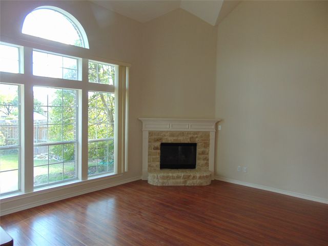 212 Crystal Lake Drive, Desoto, TX 75115