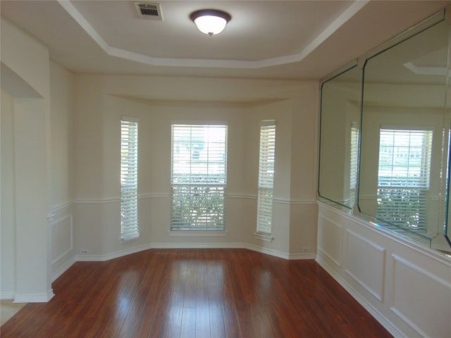 212 Crystal Lake Drive, Desoto, TX 75115