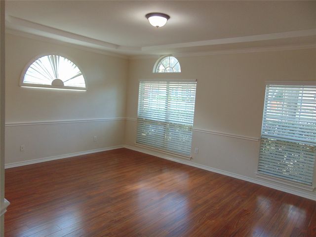 212 Crystal Lake Drive, Desoto, TX 75115