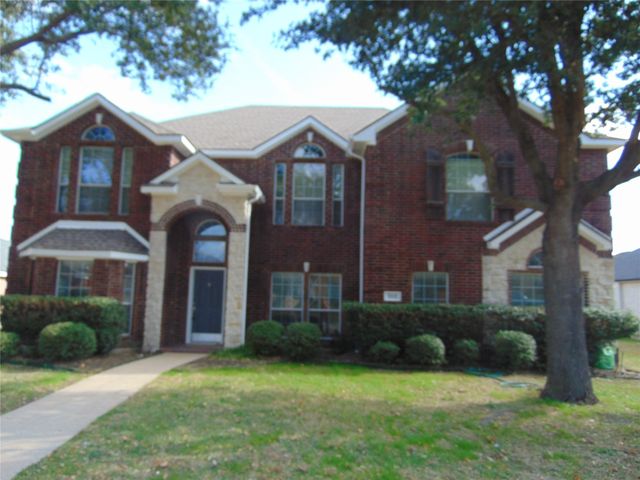 212 Crystal Lake Drive, Desoto, TX 75115