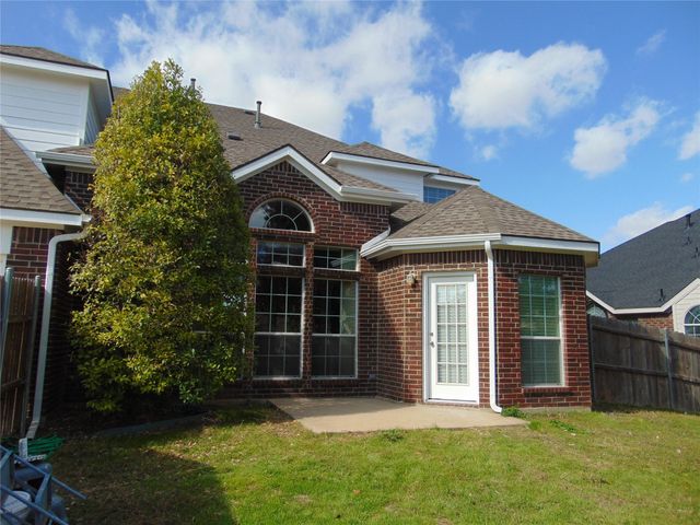 212 Crystal Lake Drive, Desoto, TX 75115