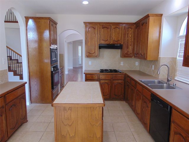 212 Crystal Lake Drive, Desoto, TX 75115