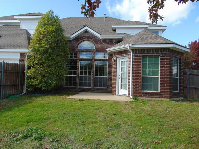 212 Crystal Lake Drive, Desoto, TX 75115