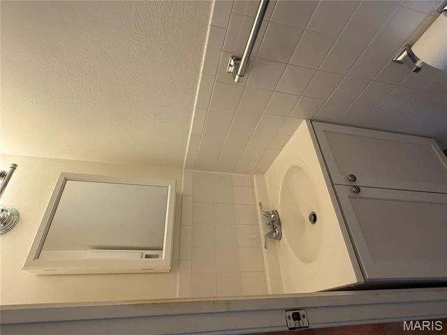 812 Kehrs Mill Road, Ballwin, MO 63011