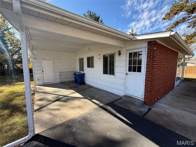 812 Kehrs Mill Road, Ballwin, MO 63011