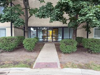 2424 E Oakton Street 4H, Arlington Heights, IL 60004